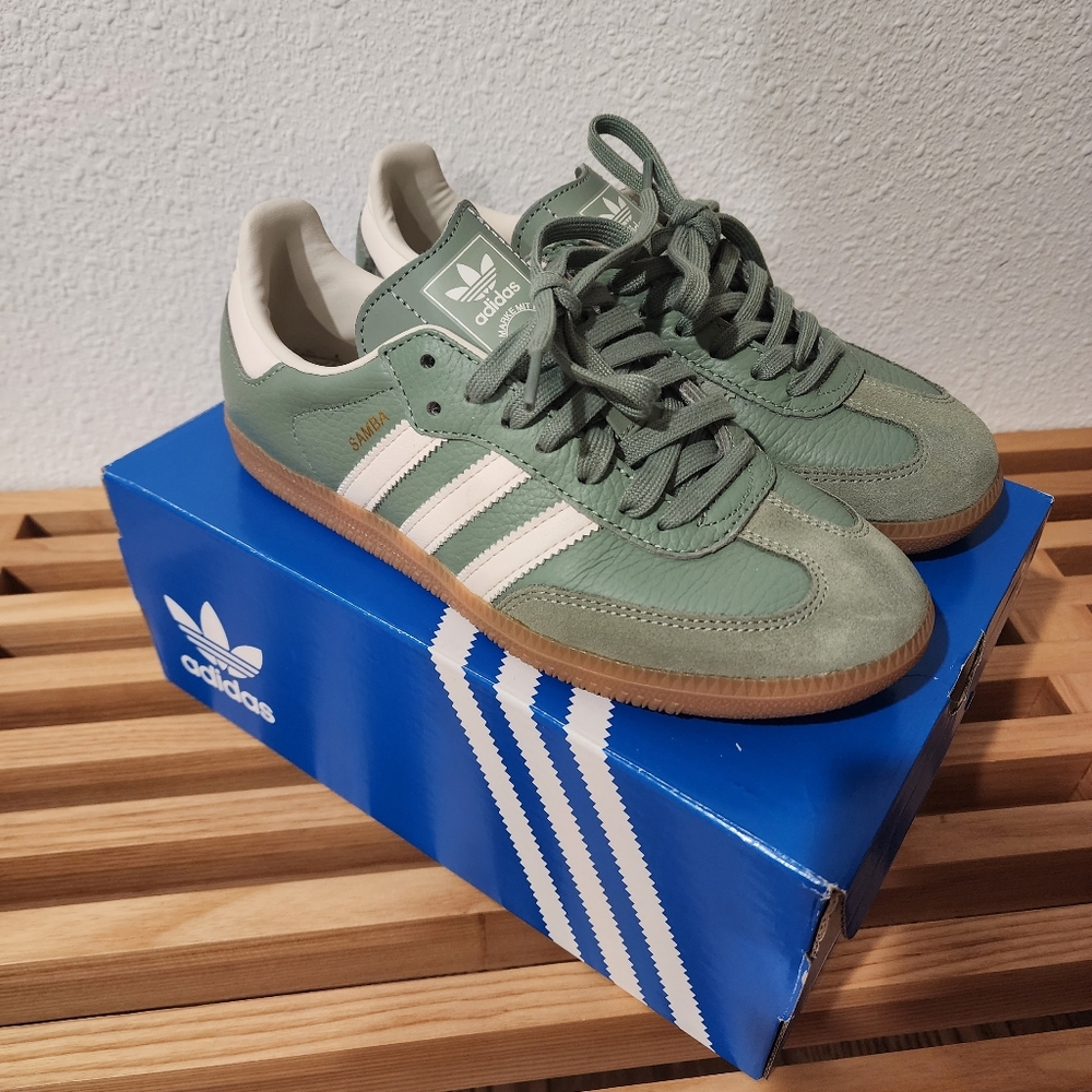 Samba OG Silver Green/Chalk White/Gum size 6 women's sold out color